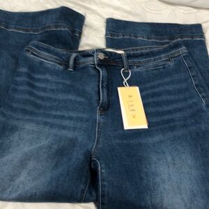 Risen Ankle Jeans